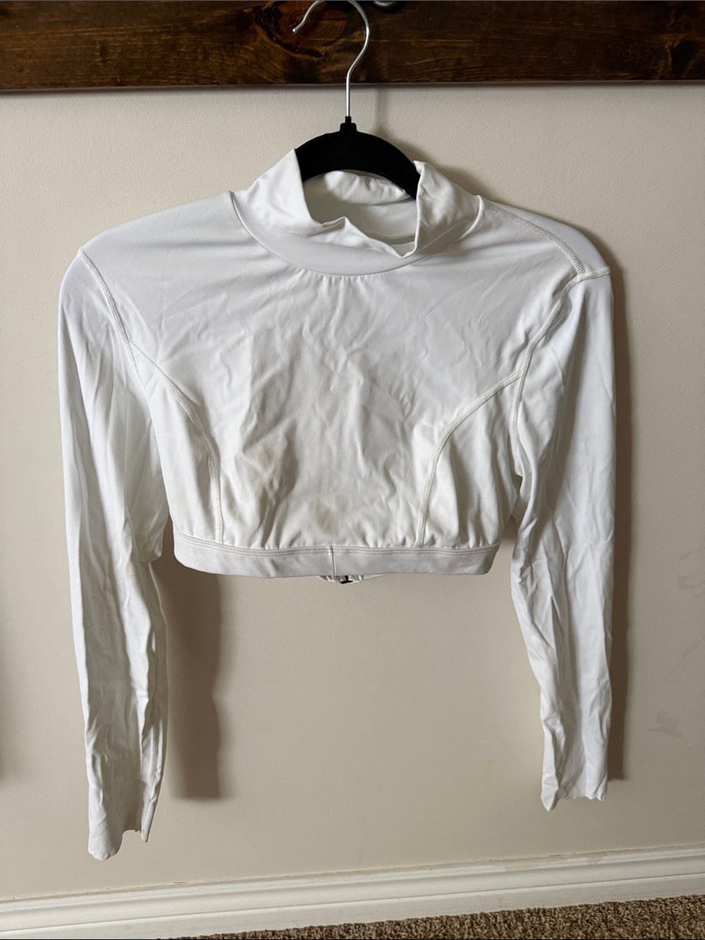 SHEIN White Long Sleeve Scallop Back Crop Top - Picture 2 of 6